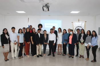 Primer grupo de la de la carrera de Licenciatura en Comunicación Ejecutiva Bilingüe en Coclé