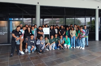 Estudiantes de la Licenciatura en Ciberseguridad en las instalaciones de DELL Panamá