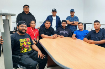 Estudiantes de cuarto año de la Licenciatura en Redes Informáticas
