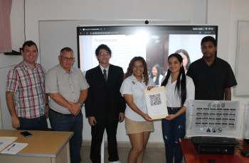 Estudiantes entregan proyectos de paginas web 