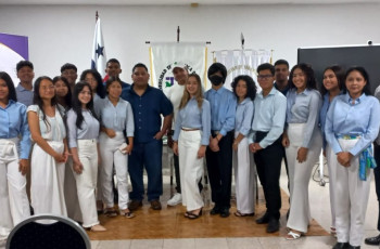 Estudiantes de II año de la carrera de Ingeniería Civil