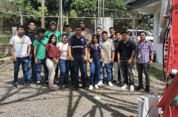 Estudiantes de las carreras de Ciberseguridad y Redes Informáticas de la Facultad de Ingeniería de Sistemas Computacionales (FISC)