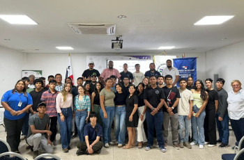 Estudiantes participantes del evento 