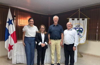 La Primera Promoción en Centros Regionales del Programa de Maestría en Ciencias de la Ingeniería Mecánica (Azuero) contó con la visita del Dr. Lluís Gil Espert.