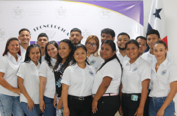 Estudiantes de III año de la Licenciatura en Topografía de la FIC