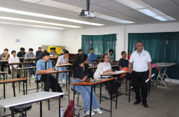 Estudiantes de II año de la FISC