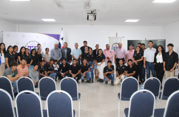 Participantes de la conferencia 