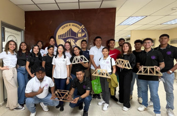 Estudiantes de II° año de la carrera de Ingeniería Civil 