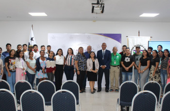 Participantes IV Jornada en Conmemoración del Mes de los Océanos 