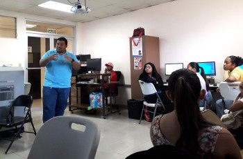 Presentación a los estudiantes del Centro Regional