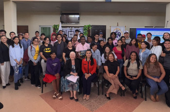 Estudiantes participan del Taller Economía Plateada de a DGTC. 