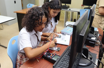 Estudiantes del IPT México-Panamá aprenden Arduino como parte del proyecto InGENIA. Estudiantes del IPT México-Panamá aprenden Arduino como parte del proyecto InGENIA.