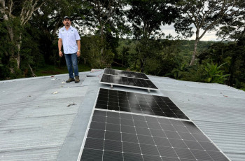 A la casa comunal de la comunidad rural de la Estancia Centro, del Corregimiento de San Juan De Dios en el Distrito de Antón, le fue instalada luz eléctrica a través de paneles solares.