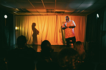 Actuación de sombras.