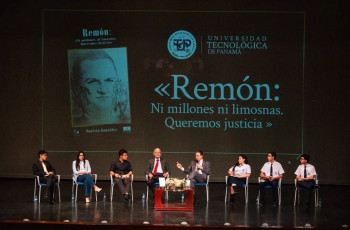 Panelistas del conversatorio.