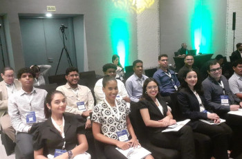 Estudiantes del V año de la carrera de Ingeniería Electromecánica tomaron parte activa en el Renpower Centroamérica el 14 y 15 de mayo en el Hotel Las Américas Golden Tower.