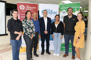 El Dr. Salimi junto a docentes y estudiantes de la FISC.