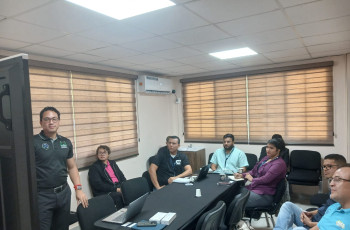 Directivos de la empresa AHIR Scientific que promociona productos de laboratorio científico estuvo de visita en el CINEMI.