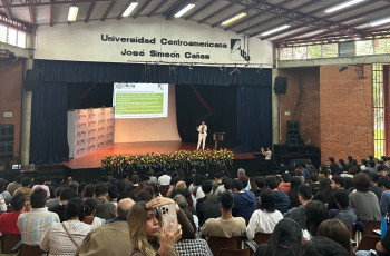 La docente e investigadora de la UTP, Dra. Dafni Mora dictó conferencia magistral en Congreso Internacional en la Universidad Centroamericana UCA de el Salvador.
