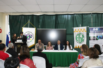 A la inauguración de la actividad asistieron los Vicerrectores, el decano de la FISC, estudiantes organizadores, docentes e invitados especiales.