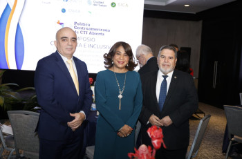 Dra. Ángela Laguna Caicedo Rectora de la UTP participo del simposio CTI Abierta e Inclusiva