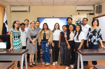 Estudiantes de las carreras de Ingeniería Industrial y Logística y Transporte Multimodal.