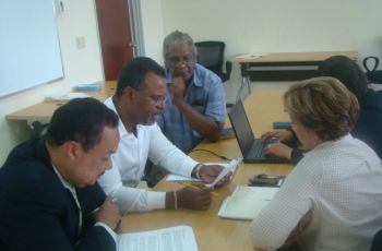 Decanos analizan junto a directivos el Proyecto de Reglamento de Servicio Social Universitario.