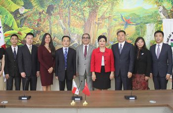 Una delegación de China, liderada por su Viceministro de Educación visita  la UTP.