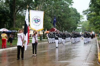 Con un desfile cívico la UTP conmemoró las Efemérides Patrias.