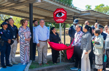 Develación del letrero del programa en los predios del Centro Regional. Develación del letrero del programa en los predios del Centro Regional.