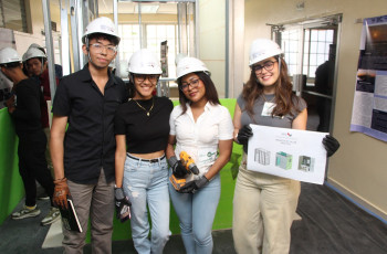 Estudiantes participando del concurso.