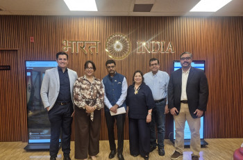 Delegación de la UTP junto a S. E. Sumit Seth.