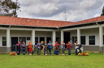 Miembros de las Facultades de Ingeniería Eléctrica y Mecánica que visitaron el Parque.