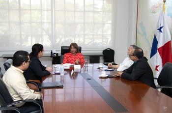 Reunión con Vicerrectora de La Habana, Cuba 