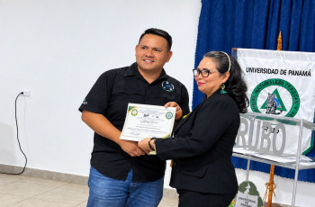 Expositores en la UTP.