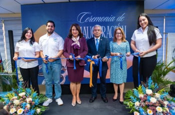 Corte de cinta inaugural del congreso. Corte de cinta inaugural del congreso.