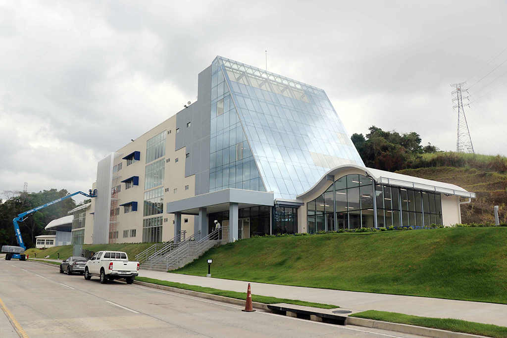 Vicerrector Realiza Visita Técnica A Nuevo Edificio De Laboratorio De Investigación 3921